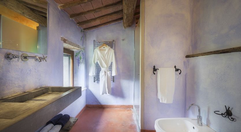 Photo of Wisteria & Lavender