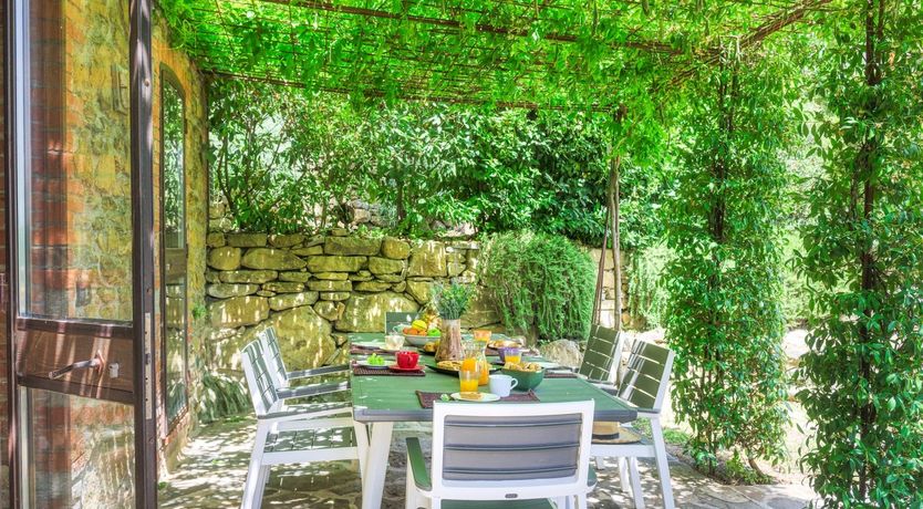 Photo of Wisteria & Lavender