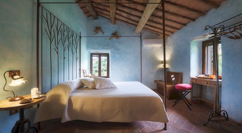 Photo of Wisteria & Lavender