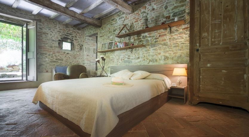 Photo of Wisteria & Lavender