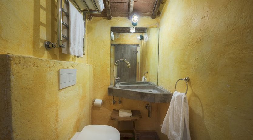 Photo of Wisteria & Lavender