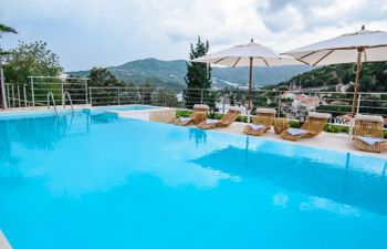 Blue Skies, Blue Sea Holiday Home