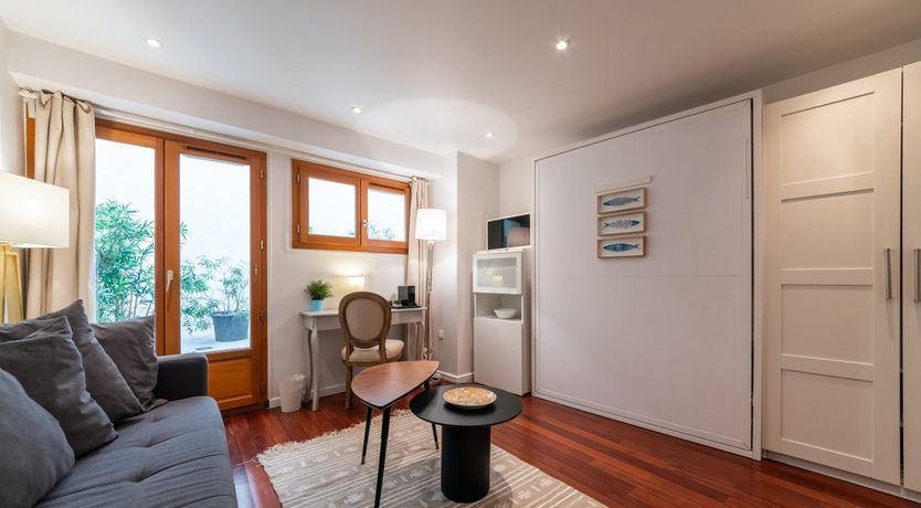 Photo of A Splash of Paris Red