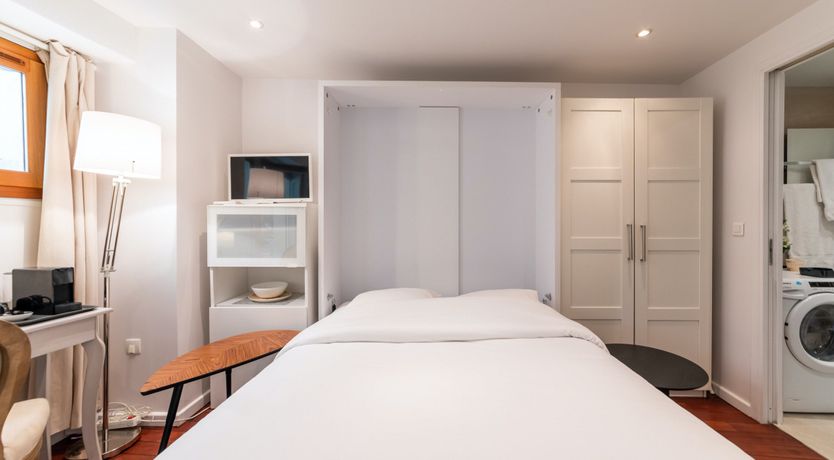 Photo of A Splash of Paris Red