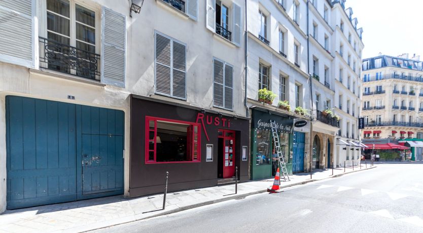 Photo of A Splash of Paris Red