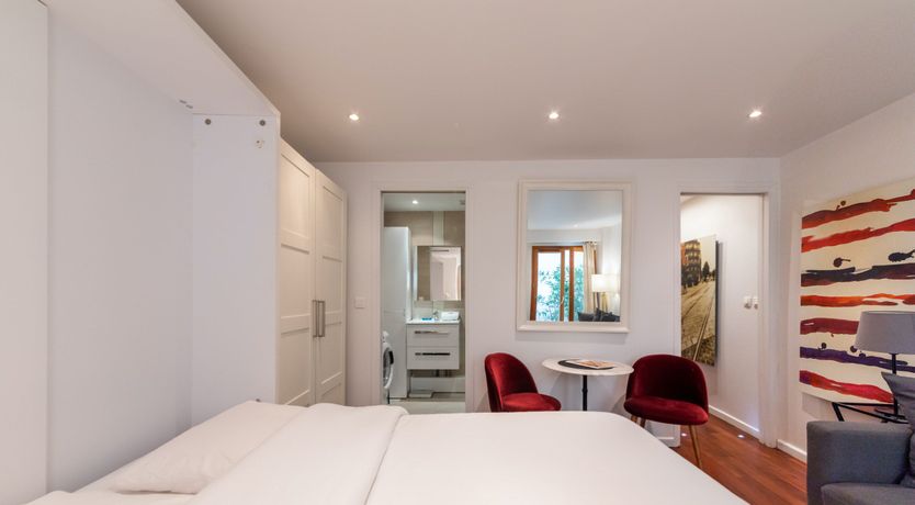 Photo of A Splash of Paris Red