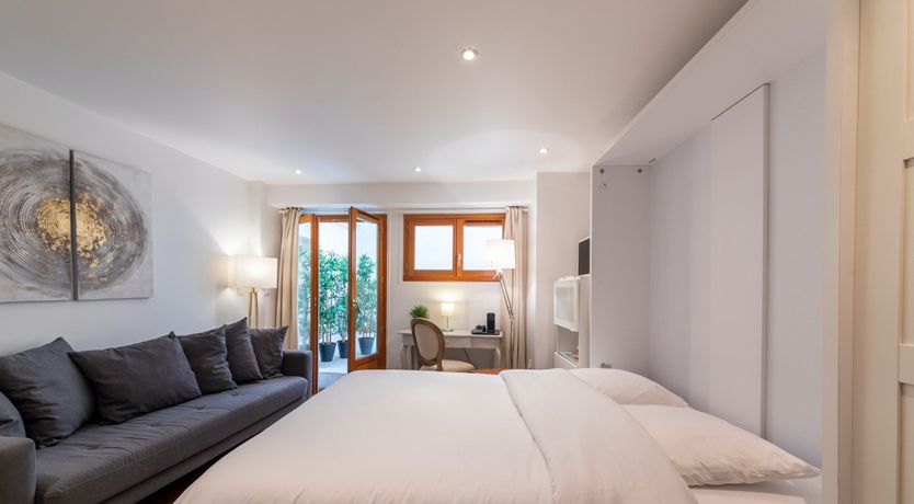 Photo of A Splash of Paris Red