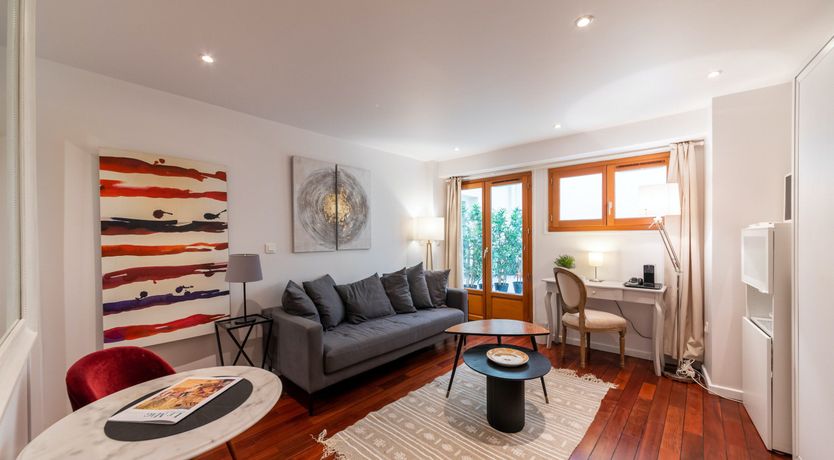 Photo of A Splash of Paris Red