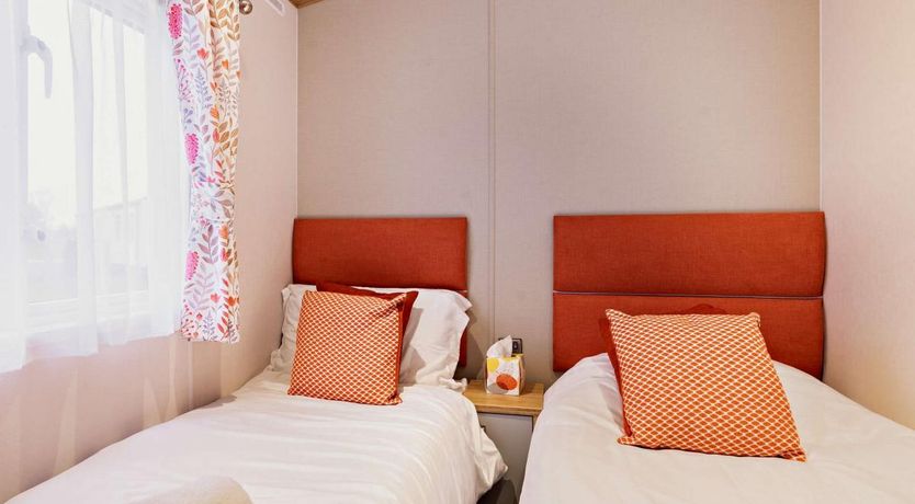 Photo of 2 Bed in St. Andrews