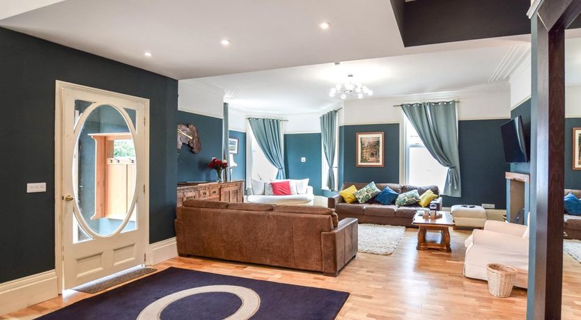 Photo of 7 Bed in Bridlington
