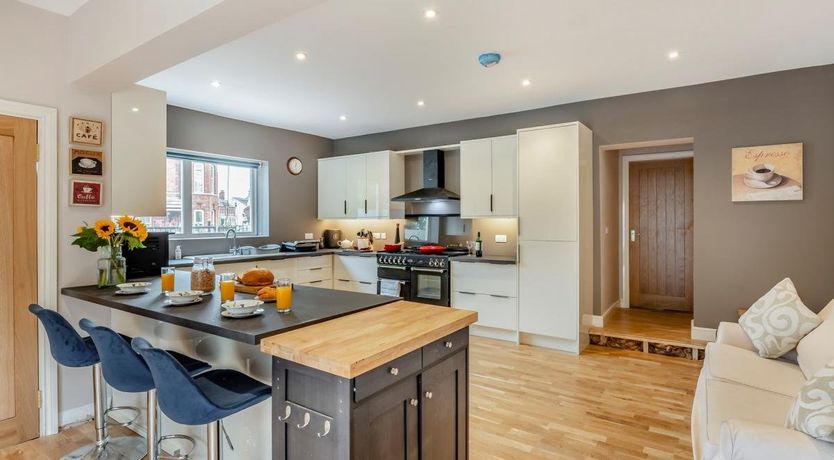 Photo of 7 Bed in Bridlington