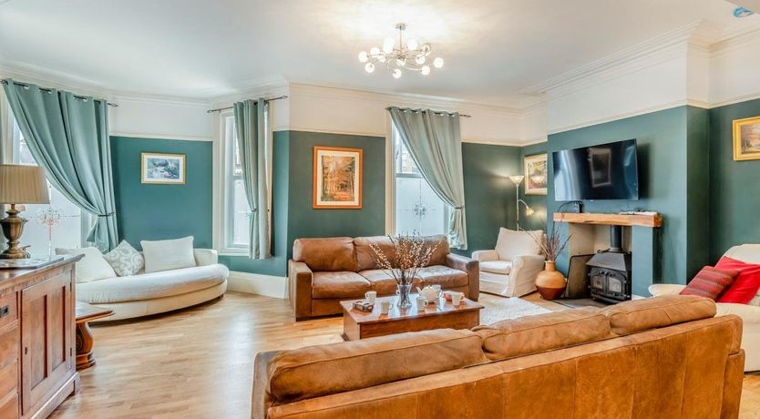 Photo of 7 Bed in Bridlington