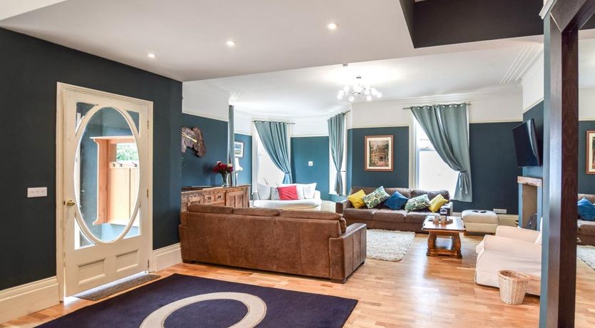 Photo of 7 Bed in Bridlington