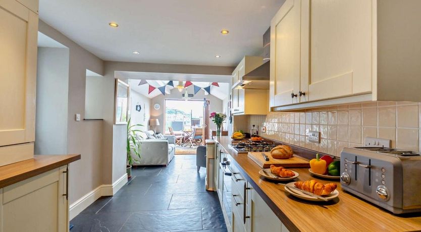 Photo of 3 Bed in Borth-y-Gest