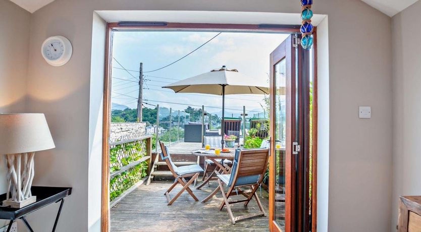 Photo of 3 Bed in Borth-y-Gest