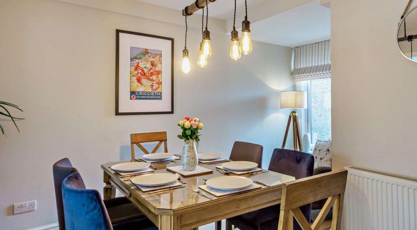 Photo of 3 Bed in Borth-y-Gest