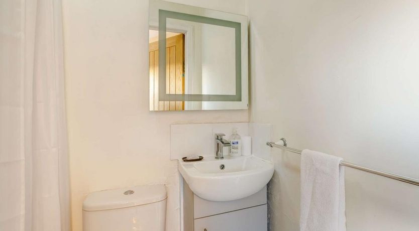 Photo of 4 Bed in Rhewl