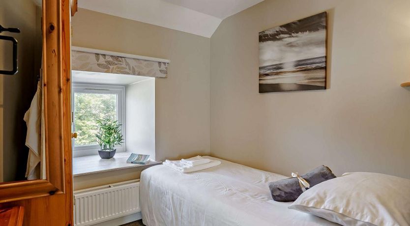 Photo of 3 Bed in Cosheston