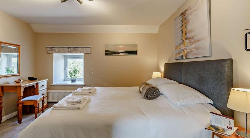 Photo of 3 Bed in Cosheston