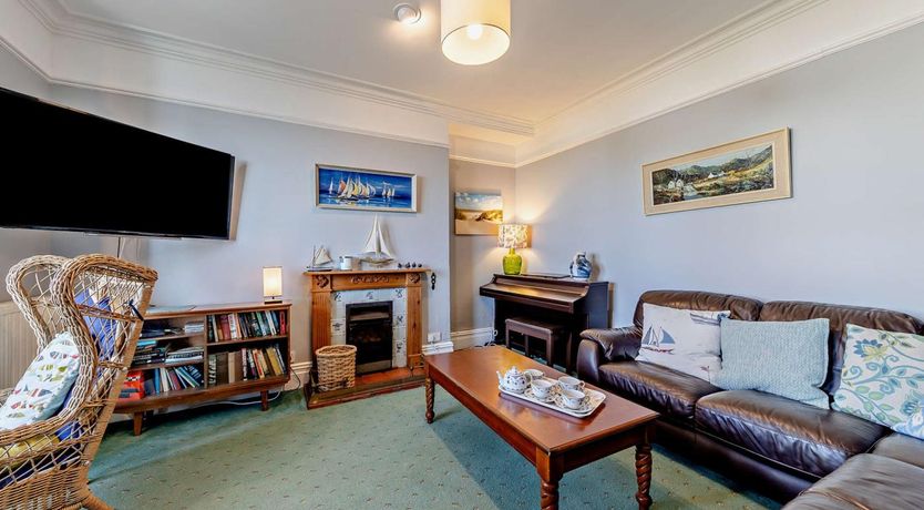 Photo of 5 Bed in Aberdovey