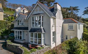Photo of 5 Bed in Aberdovey