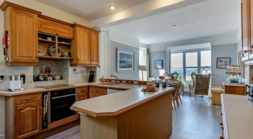 Photo of 5 Bed in Aberdovey