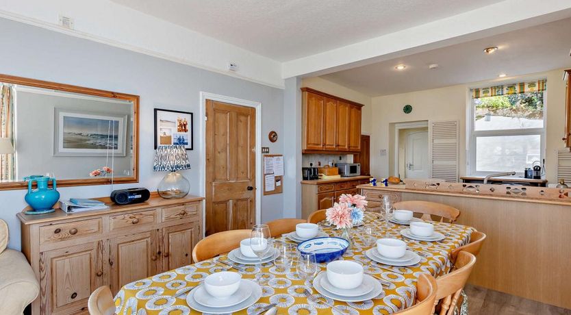 Photo of 5 Bed in Aberdovey