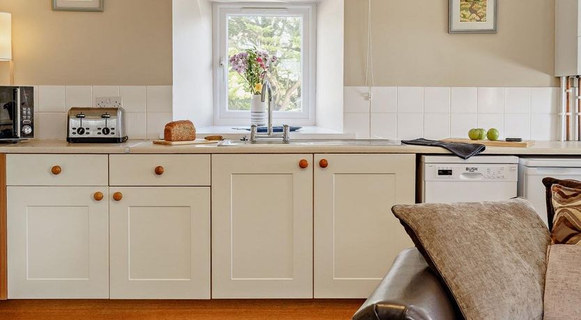 Photo of 3 Bed in Cosheston