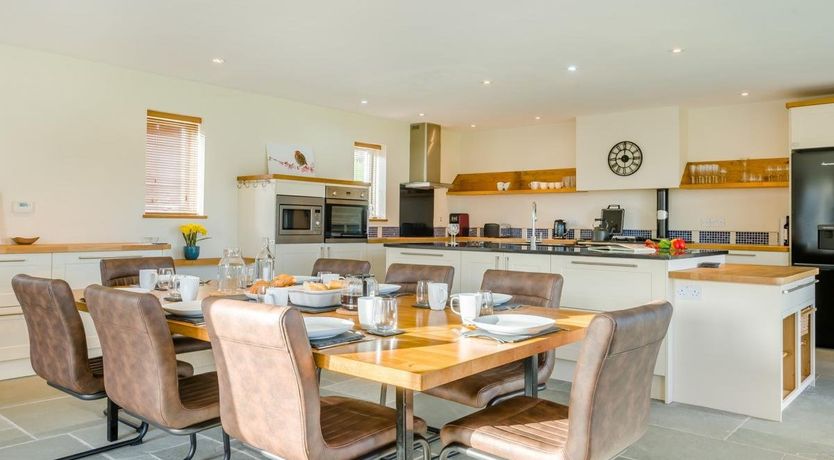 Photo of 5 Bed in Lower Chapel