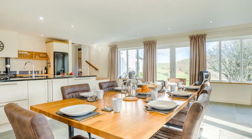 Photo of 5 Bed in Lower Chapel