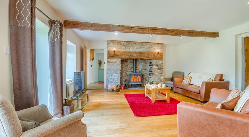 Photo of 5 Bed in Lower Chapel