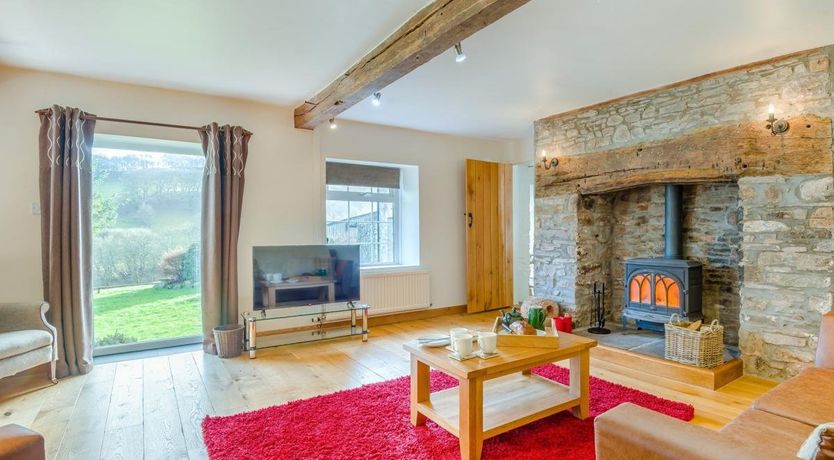 Photo of 5 Bed in Lower Chapel