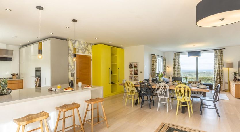 Photo of 5 Bed in Bideford