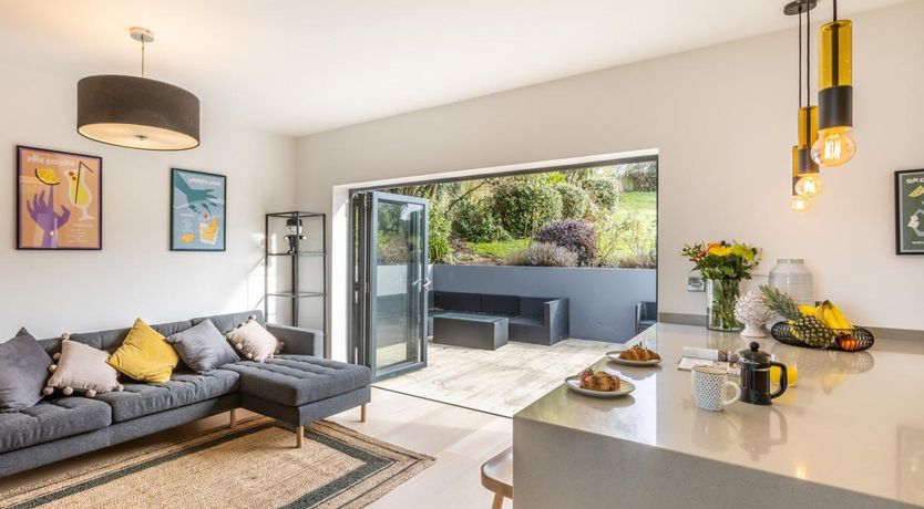 Photo of 5 Bed in Bideford