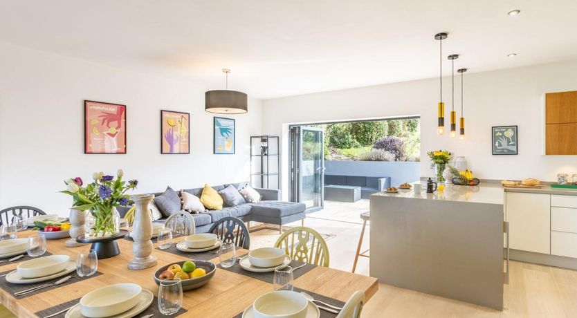 Photo of 5 Bed in Bideford