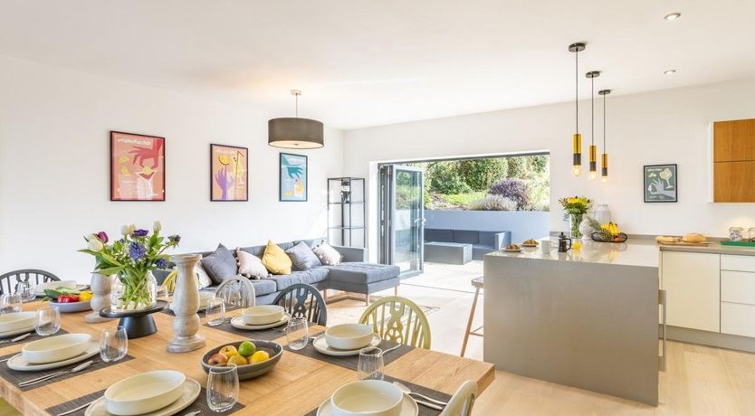 Photo of 5 Bed in Appledore