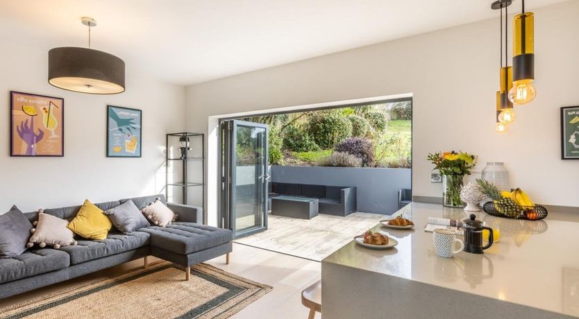 Photo of 5 Bed in Appledore