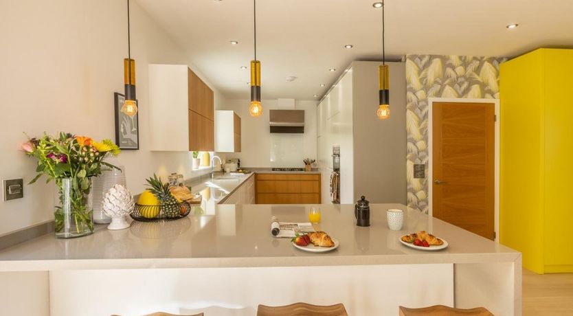 Photo of 5 Bed in Appledore