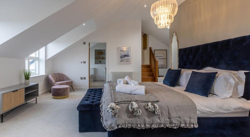 Photo of 5 Bed in Appledore