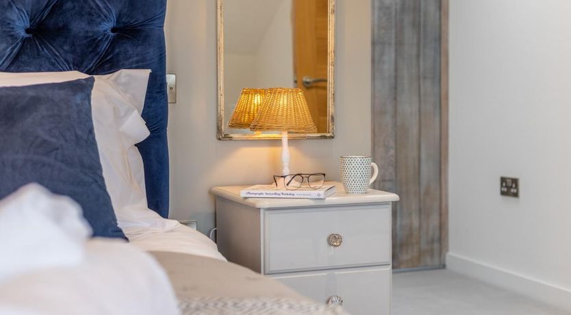 Photo of 5 Bed in Appledore