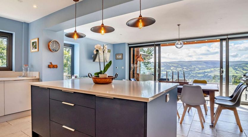 Photo of 4 Bed in Bwlch