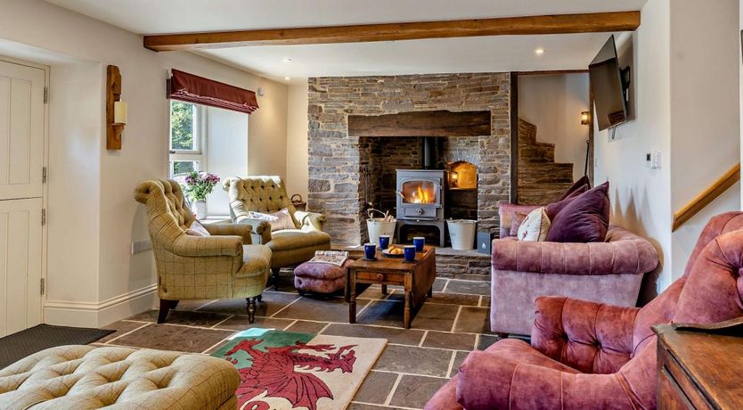 Photo of 4 Bed in Bwlch