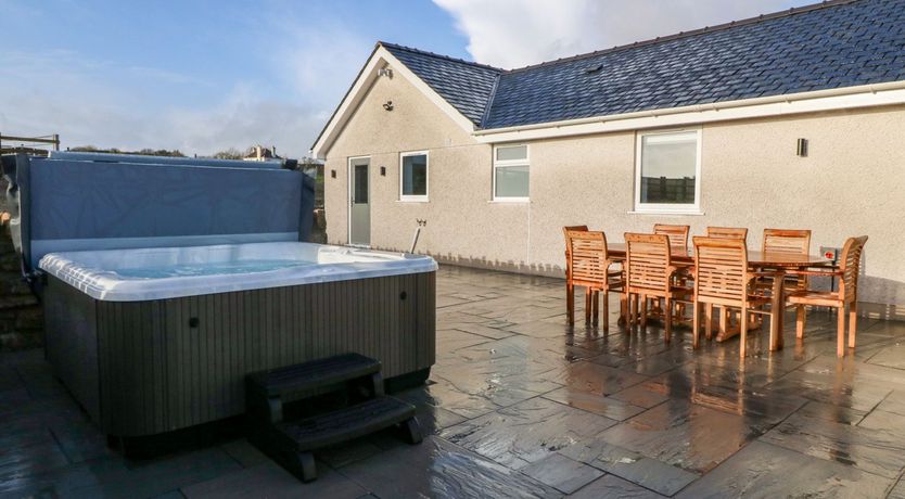 Photo of Yr Hen Feudy