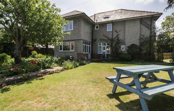 Molly's Place Apartment