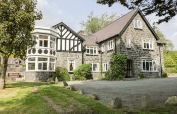 Gwern Borter Manor Holiday Cottage