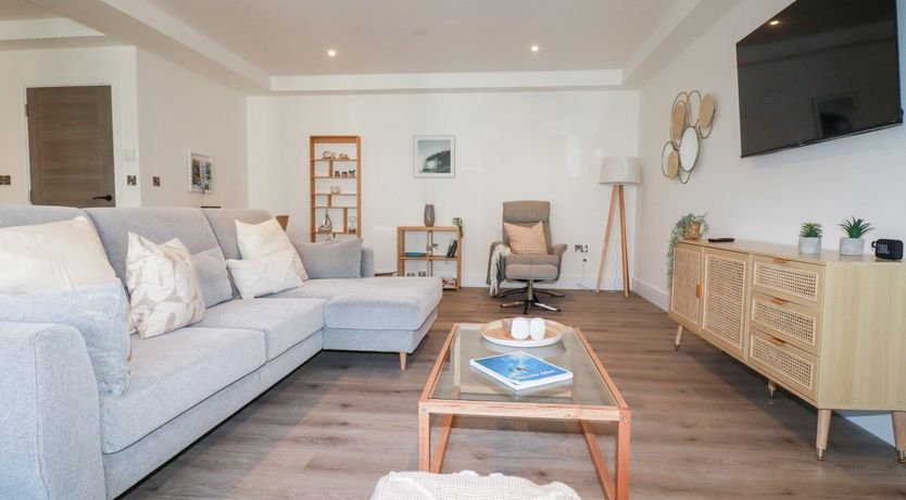 Photo of 33 Cliff Edge