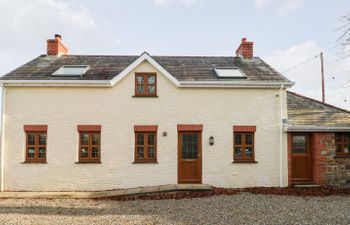 Ty Melyn Holiday Cottage