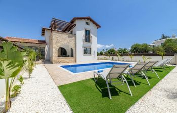 An Arch for an Arch Holiday Home