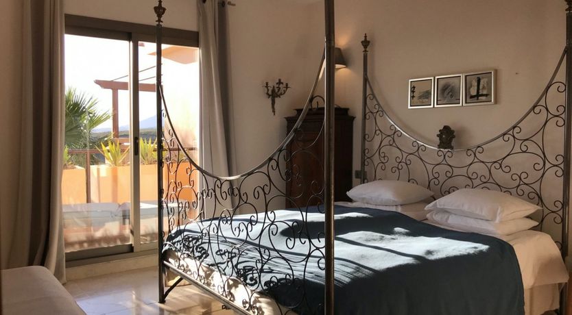 Photo of Admiring Glance