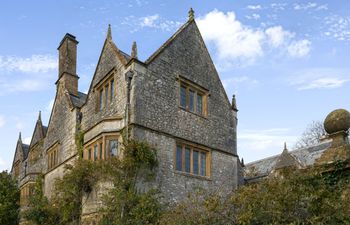 Lady Elizabethan Holiday Cottage